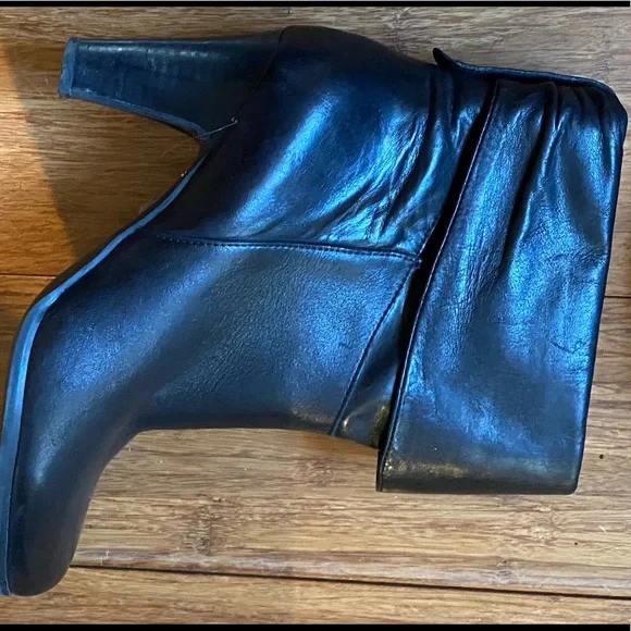 Black BCBG Generation Leather Booties - Picture 3 of 8